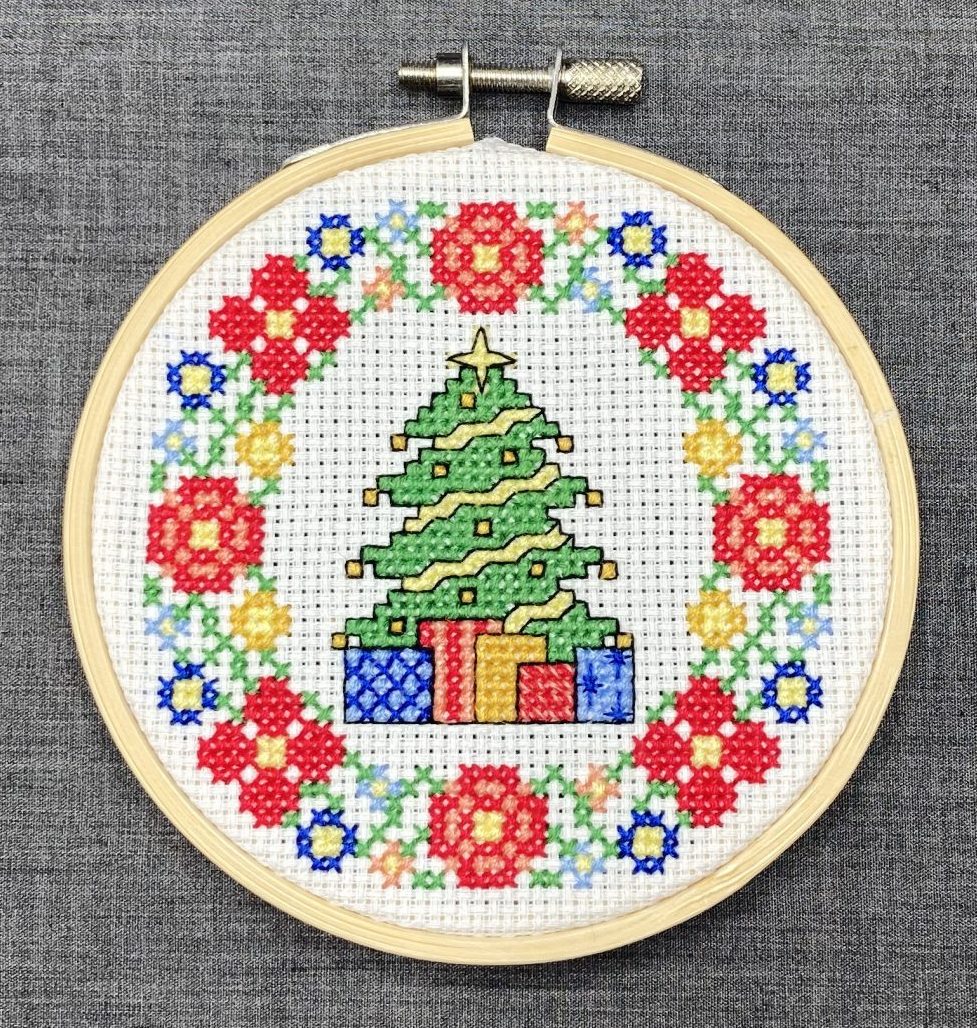 Christmas Wreath PDF Cross Stitch Pattern: Christmas Tree card or decoration