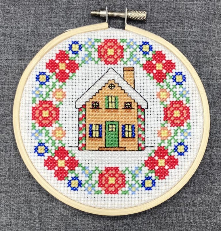 Christmas Wreath PDF Cross Stitch Pattern: Gingerbread House card or decoration